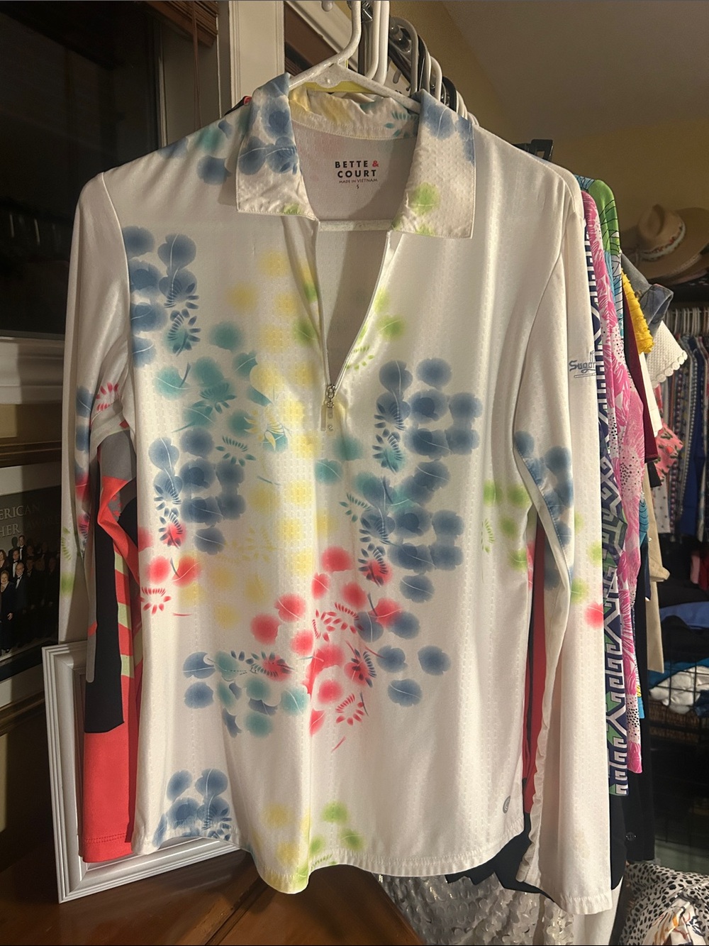Women's White Floral Zip-Front Long Sleeve Top